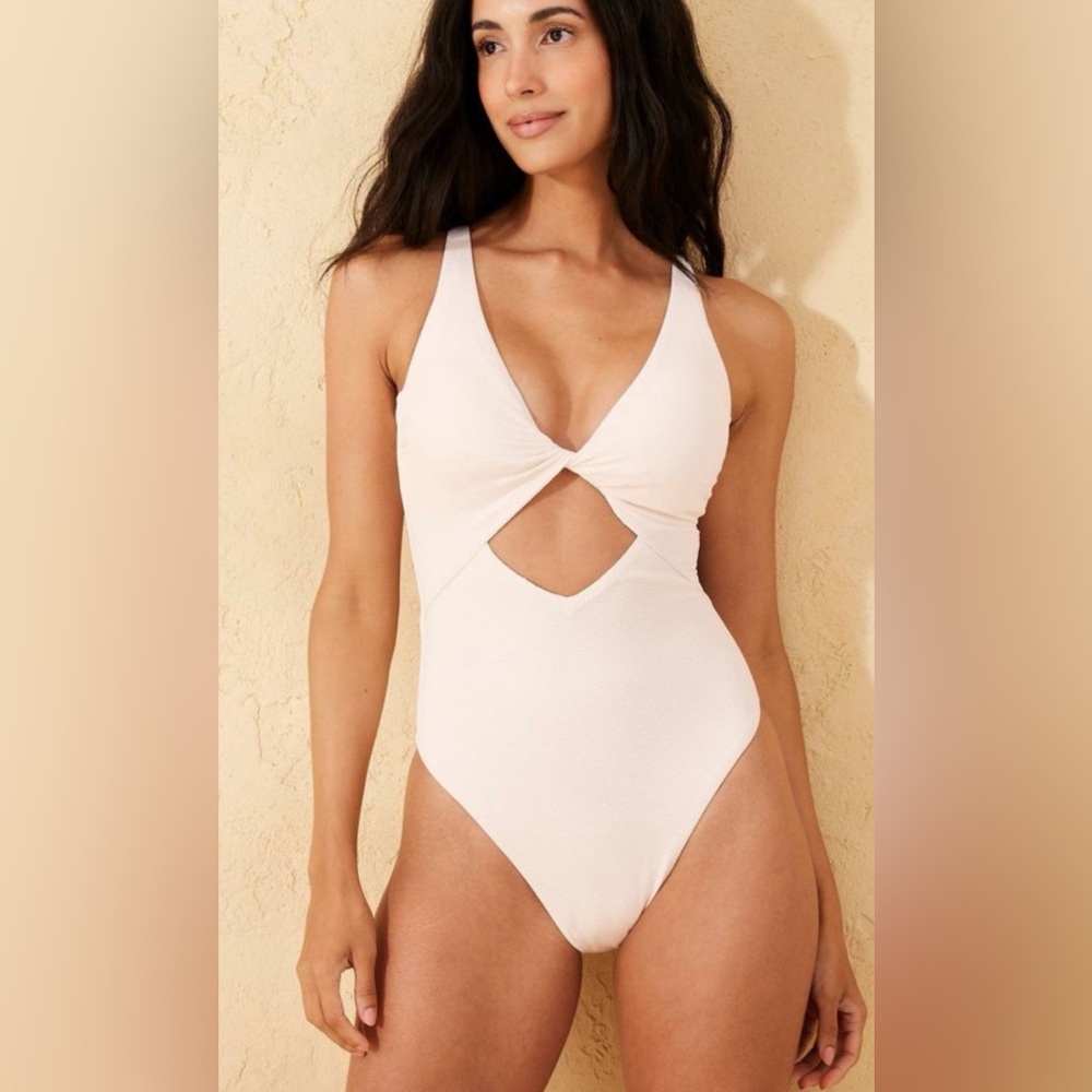 Women's Twist Cut Out Cheeky One Piece Swimsuit